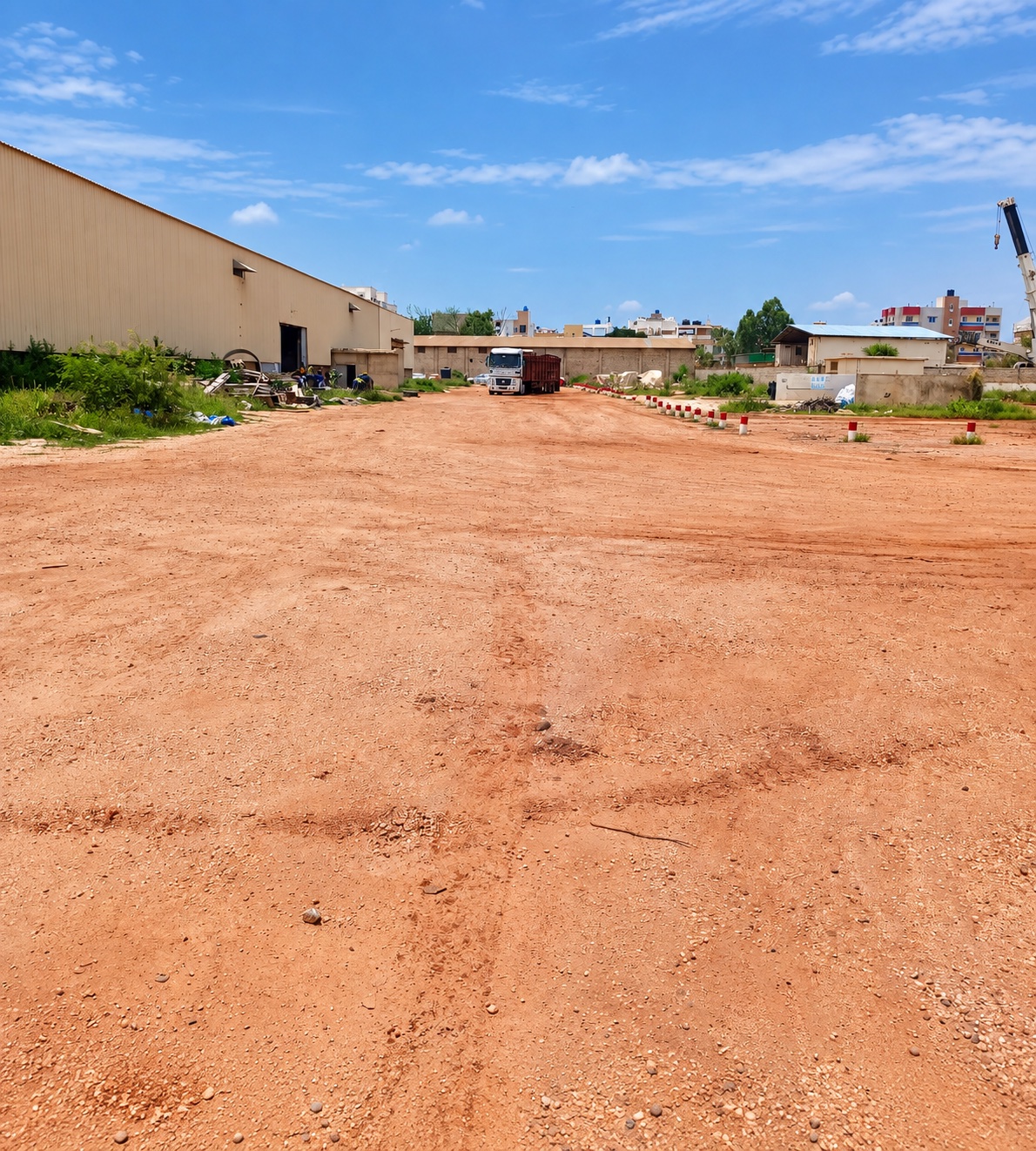 Terre-plein de 6 400 m² à Mbao face au hangar SOSETRA