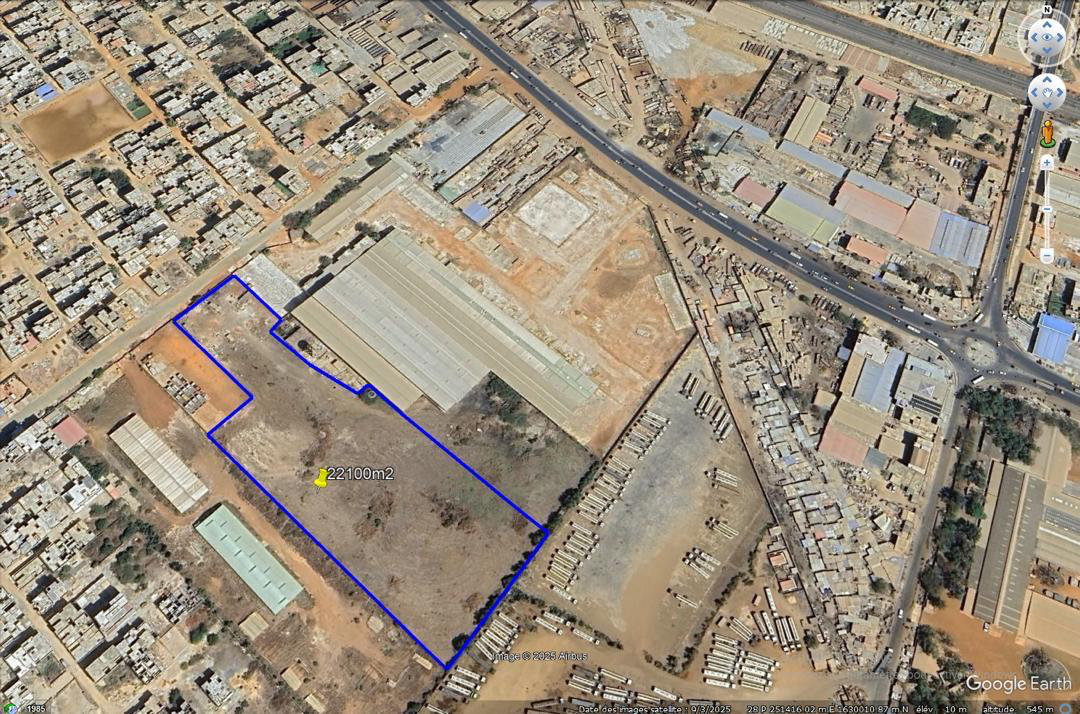 Vue aérienne du projet de terrassement de terre-plein de 22 100 m² à Mbao